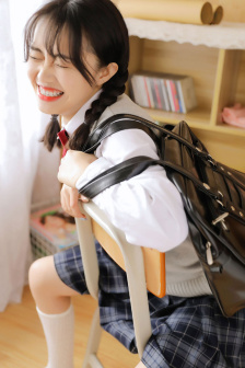 女生穿校服上厕所